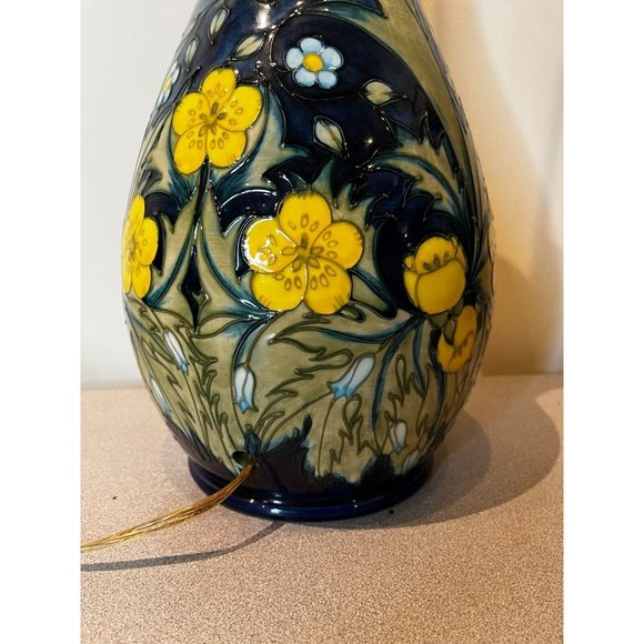 Vintage MOORCROFT POTTERY "BUTTERCUP" ceramic lamp blue with flowers rare! - Picture 2 of 16